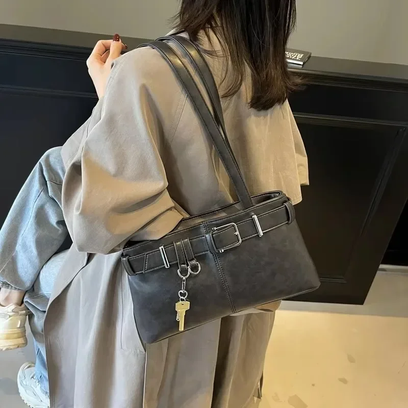 عارضة الصلبة الداخلية مقصورة حقائب الكتف حقائب الكتف سعة كبيرة أكياس رائجة البيع للنساء سستة بو حقائب اليد النسائية