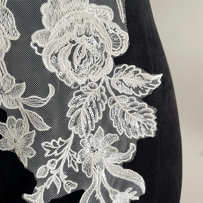 Spitzenbesetzte Blumen für Hochzeitskleider, Schuhe, Kopfschmuck, DIY-Nähzubehör, Weiß, Groß, 64x36cm, 2 Stück, 1 Paar – Detail 4
