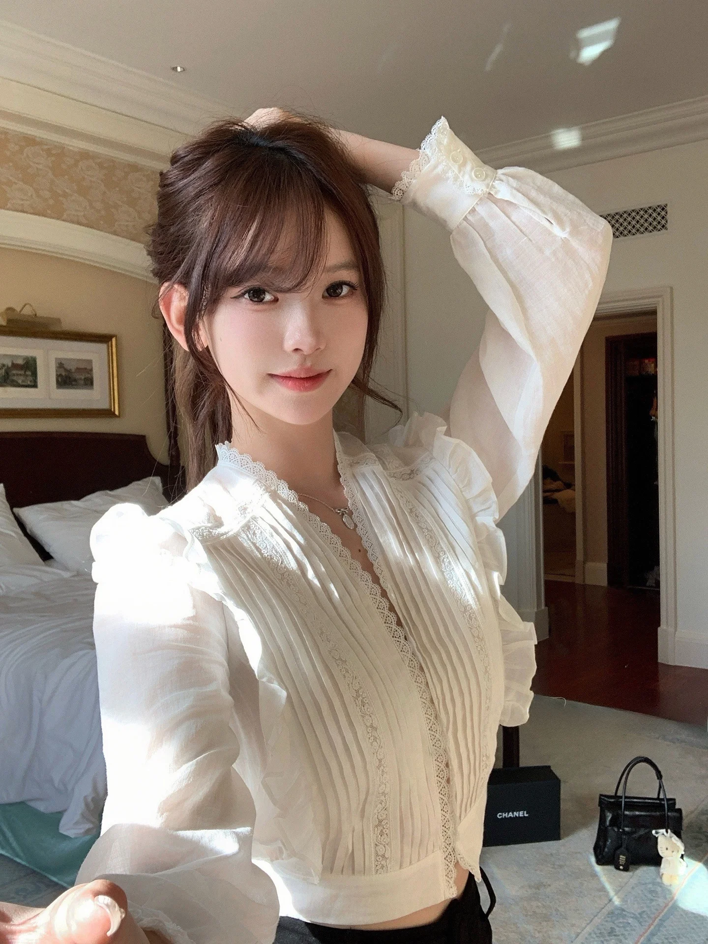 

CrySweet Luxury Flax Heavy Work Lace Design Women's White irt Gentle Sle V-ne ort Sve Breathable Casual Top