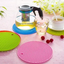 Heat-Resistant round Silicone Honeycomb Mat Anti-Slip Protector for Hookah Glass Bases And Kitchen Tabletop Use