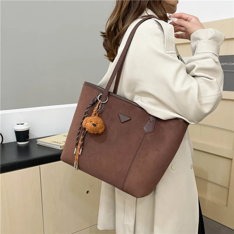 

2025 Autumn and Winter New Retro Matte Tote Bag Women's Large-capacity Underarm Bag Fashionable Versatile Shoulder Messenger Bag