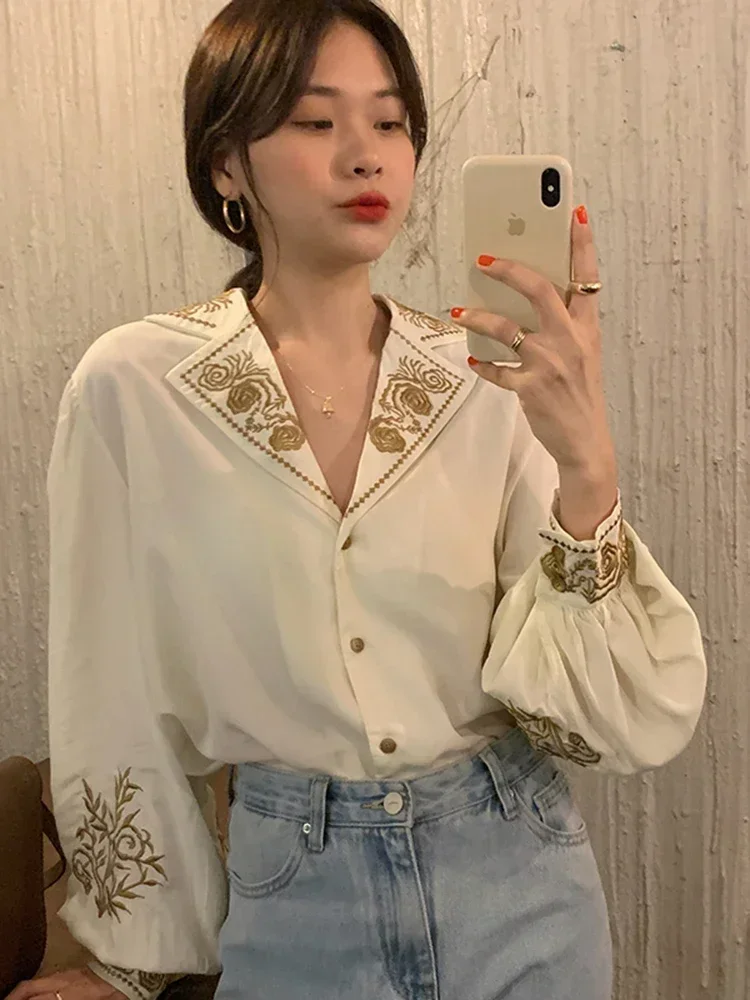 Spring Autumn New Retro Lapel Shirt Female Heavy Industry Embroidery Single-breasted Loose Lantern Sleeve Shirt Top UK921