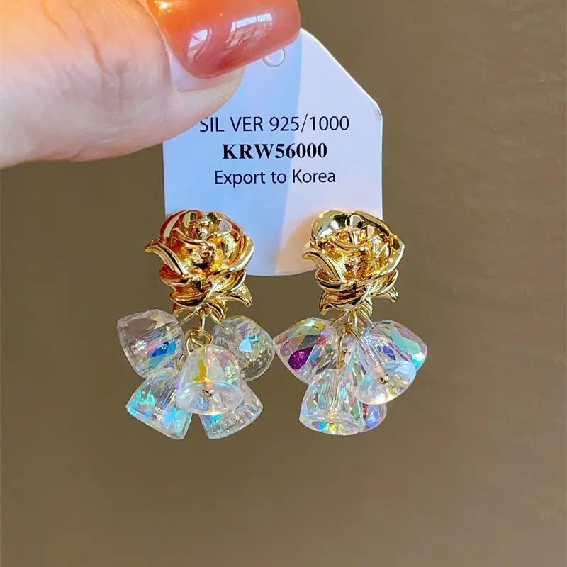 

Exquisite Crystal Lily Flower Earring For Women Lady Sweet Alloy Rose Plant Pendant Earrings Trendy Office Banquet Jewelry Gifts
