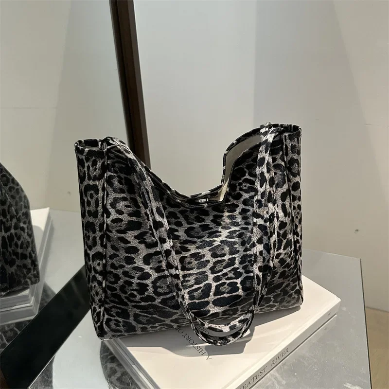 

Fashion Casual Tote Bag Leopard Print Large Capacity Temperament Underarm Bag