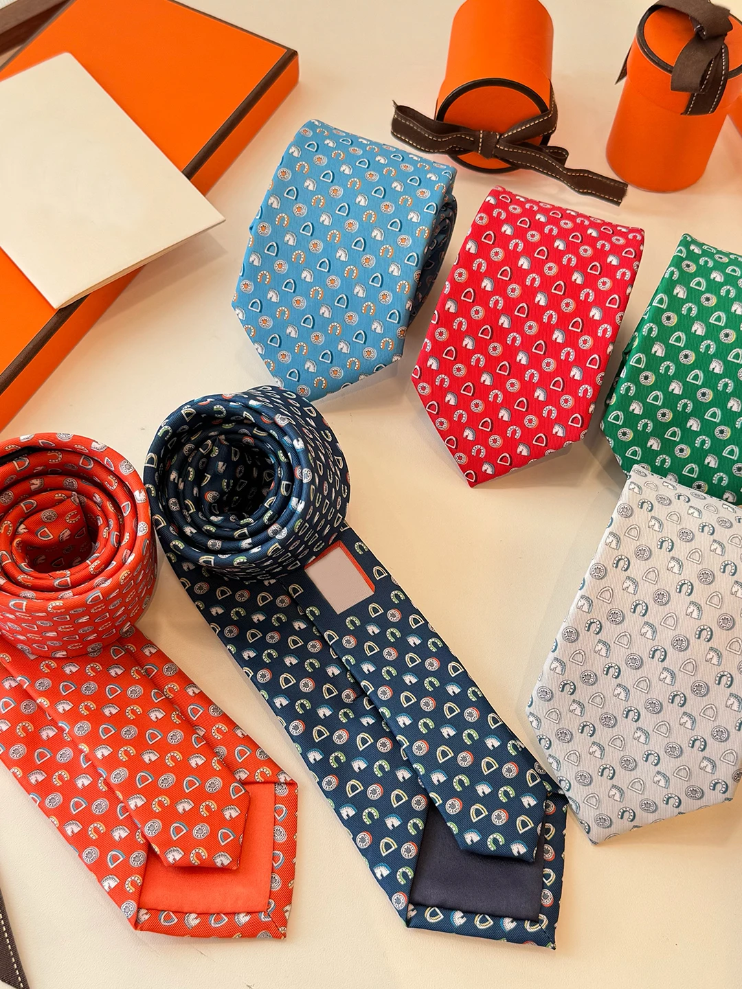 corbata-de-seda-estampada-hecha-a-mano-para-hombre-forma-de-flecha-versatil-formal-en-caja-de-regalo-ancho-promedio-ele