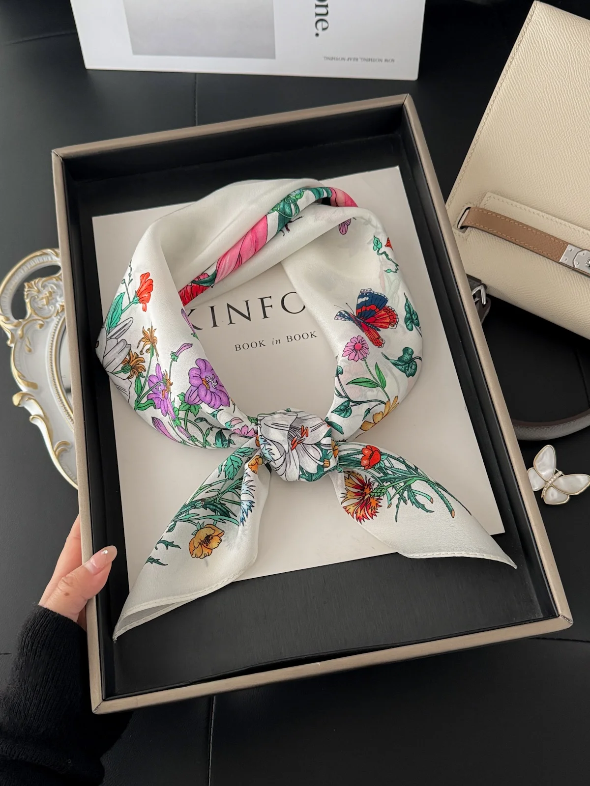 シルク春の花柄昆虫柄65cm正方形スカーフ新鮮な花柄シルクスカーフショールラップ女性用装飾中国風