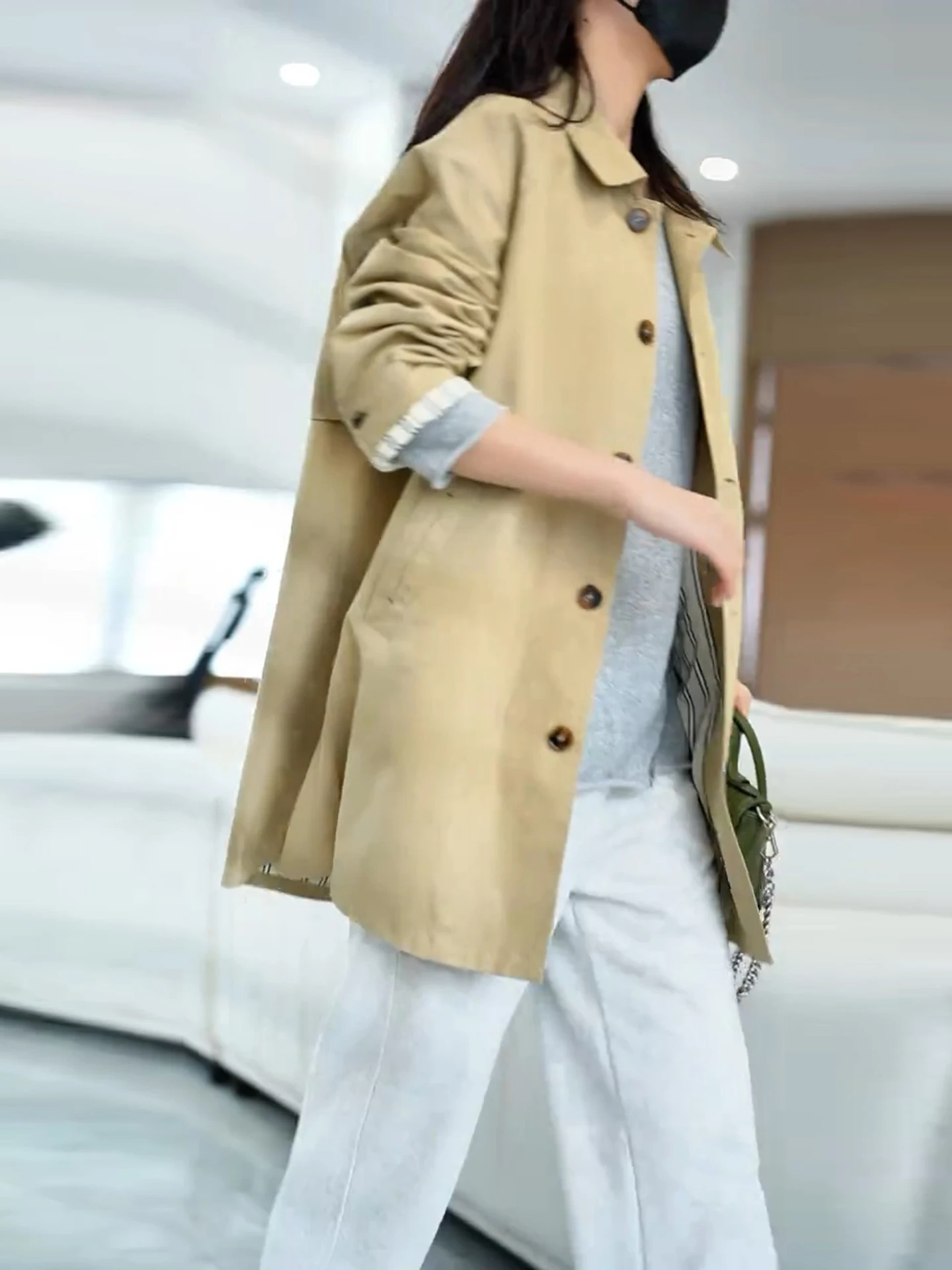 เสื้อโค้ทผู้หญิงแบบยาวปานกลาง สไตล์บริติเชียน รุ่นใหม่ ปี 2025 สำหรับฤดูใบไม้ผลิและฤดูใบไม้ร่วง คุณภาพสูง สวยงามมาก ไซส์เล็ก แฟชั่นทันสมัย