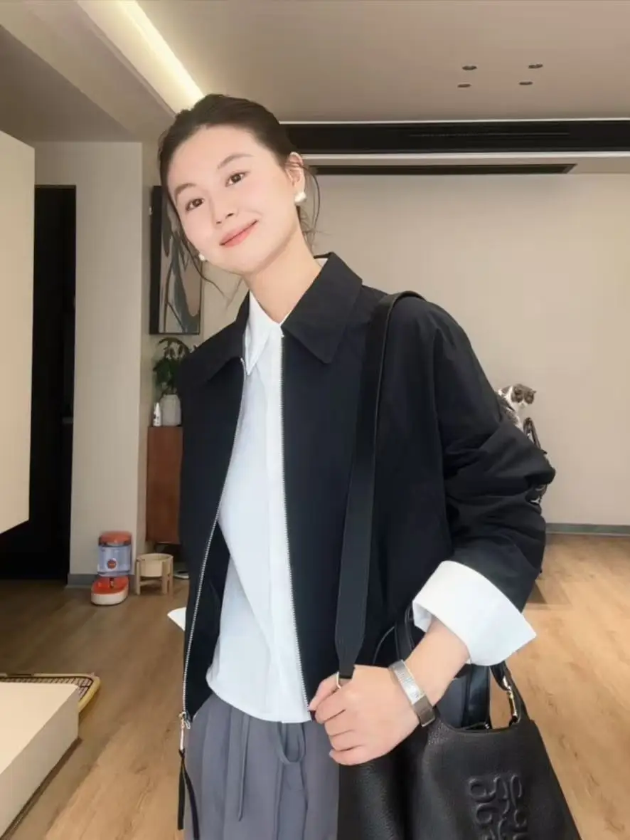 

Корейская короткая верхняя одежда для женщин: куртка на молнии для повседневной носки, осень-зима, новый дизайн, модный хит, стандартный крой.