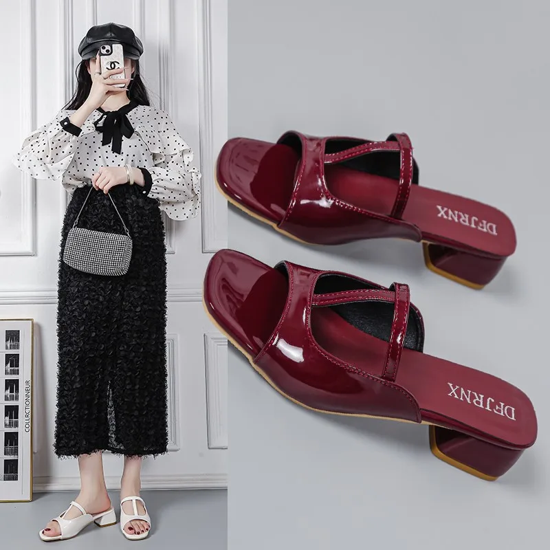 

Женские тапочки, новые летние сандалии на высоком каблуке с квадратной головкой и открытым носком на тонком ремешке, повседневные удобные тапочки Innovation с ненормальными тапочками