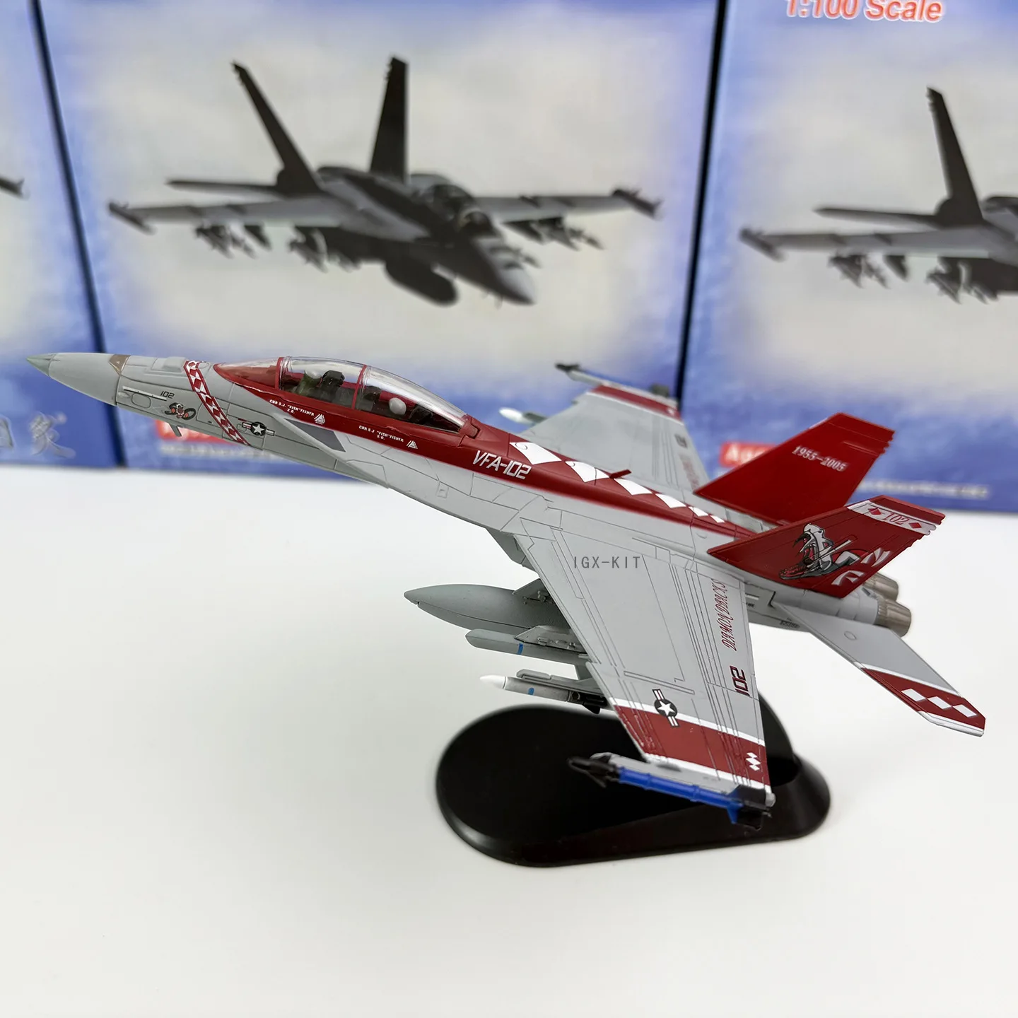 Diecast Metal 1:100 Scale F/A-18 Rattlesnake Squadron Fighter Aircraft USAF Aircraft Model Toy Desktop Ornament Collection Gifts