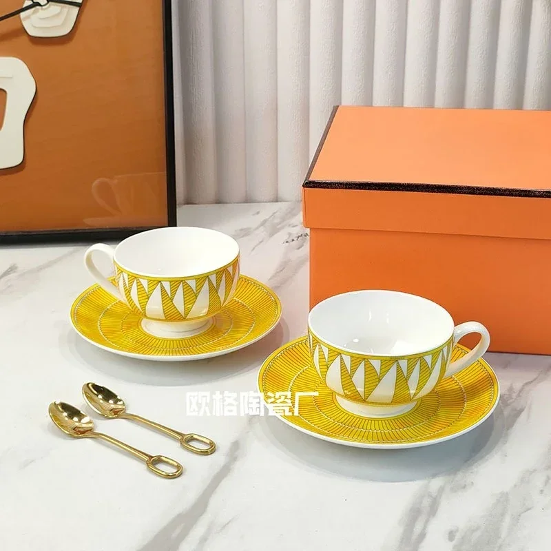 European style modern and trendy steak plates, dishes, bowls, spoons, cups, ceramic sets, luxurious Western tableware