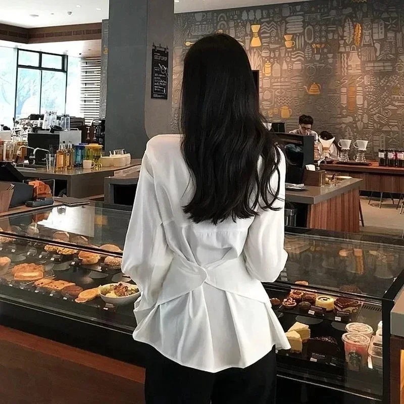بلوزات نسائية على الطراز الكوري من Deeptown سترة بيضاء غير رسمية أنيقة أنيقة للسيدات قمصان غير منتظمة بأكمام طويلة ملابس مكتبية
