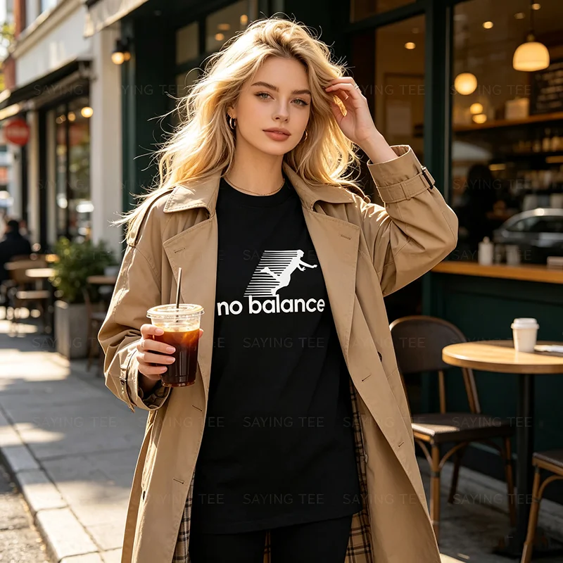 Herren-T-Shirt „No Balance“ mit humorvoller Grafik – Lässiges Streetwear-Kurzarm-T-Shirt mit Spruch, Y2k-Cartoon-Comic, Damen- und Herrenkleidung, Oberteile – Detail 4