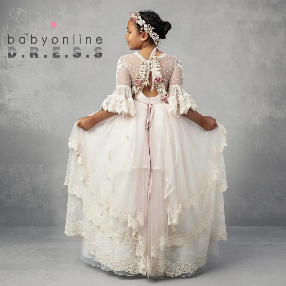 BABYONLINE Vestido de comunión de encaje de color marfil personalizado de inspiración vintage para niñas Vestido largo elegante con manga acampanada Flora hecha a mano