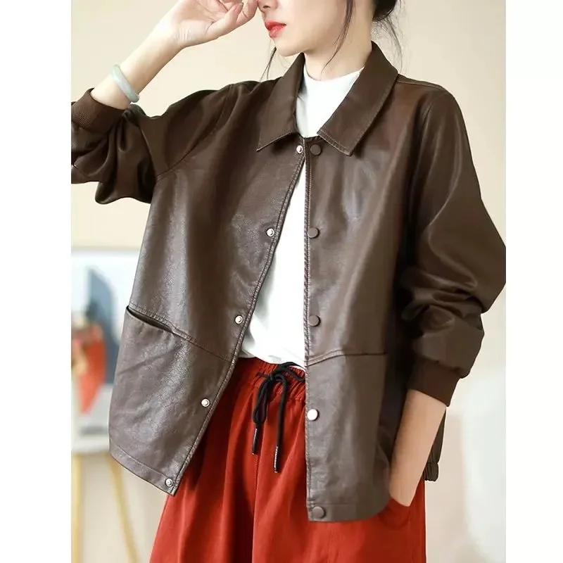 レトロな女性用二層レザートレンチコート、ファッショナブルなシングルブレスト、ダークボタン、レディースロングシープスキンコート