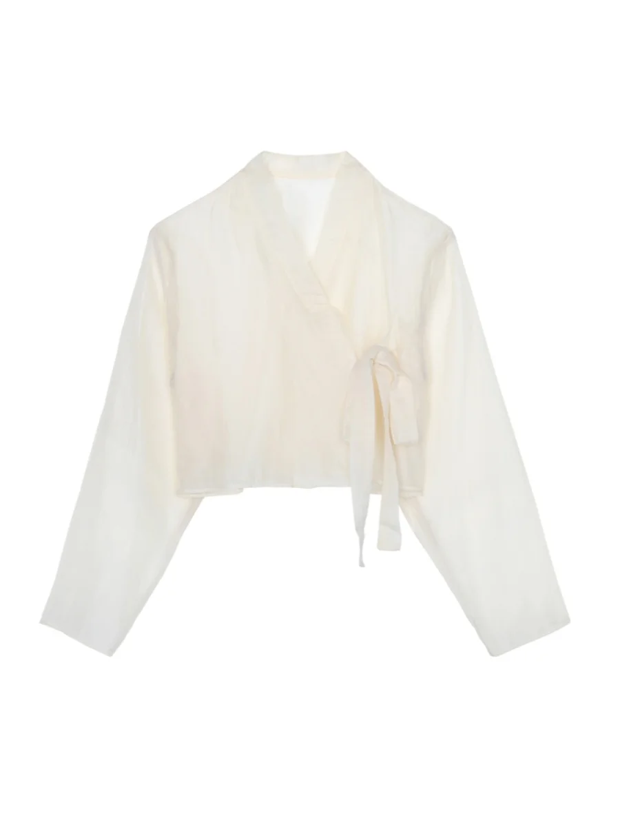 Elegancka letnia narzutka damska z jedwabiu z dekoltem w serek i regularnymi rękawami do codziennych wypadów.