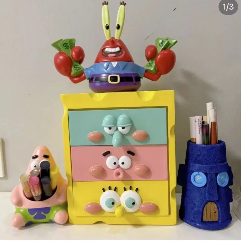 

Новинка 2026: Настольный органайзер-ящик для хранения с героями мультфильмов «Губка Боб», Патрик Стар, Сквидвард. Милые и забавные украшения в стиле каваи.