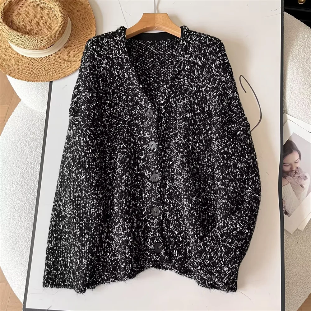 

2024 winter new women's clothing style simple V-neck floral yarn herringbone texture loose and lazy thick sweater jacket