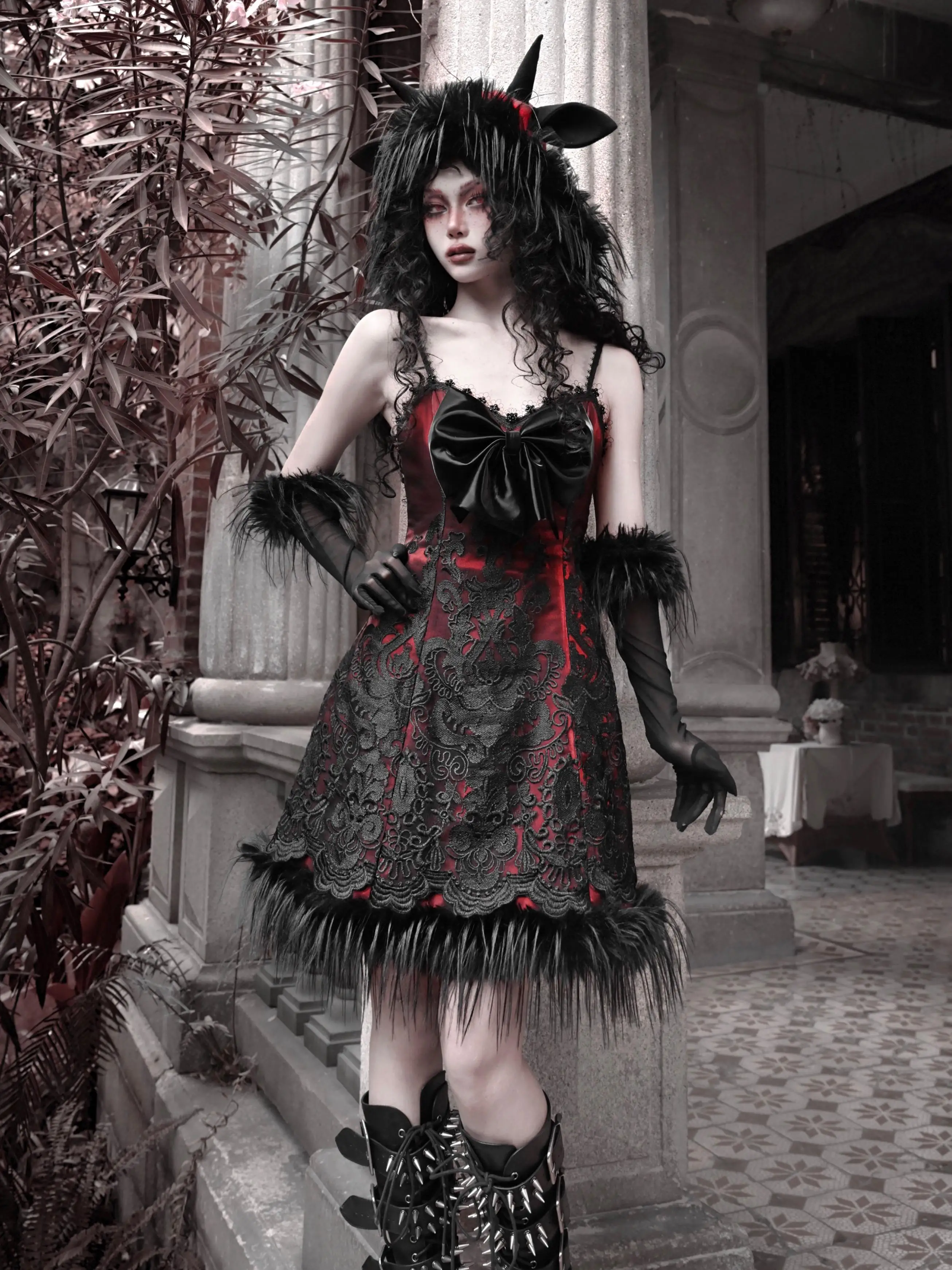 Robe gothique foncée à bretelles avec nœud de noël, vêtements d'Halloween, Design d'intérêt particulier