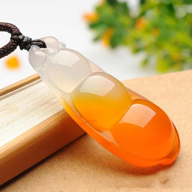 Natural Beautiful Color Ice Chalcedony Green Beans Pendant Men's and Women's Agate Four Seasons Peace Blessing Beans Pendant