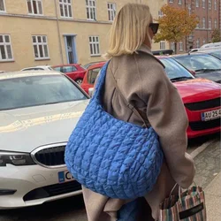 Borsa a forma di nuvola piegata nuova coreana borsa per gnocchi portatile a una spalla di moda Versatile borsa da donna sotto le ascelle in cotone di grande capacità