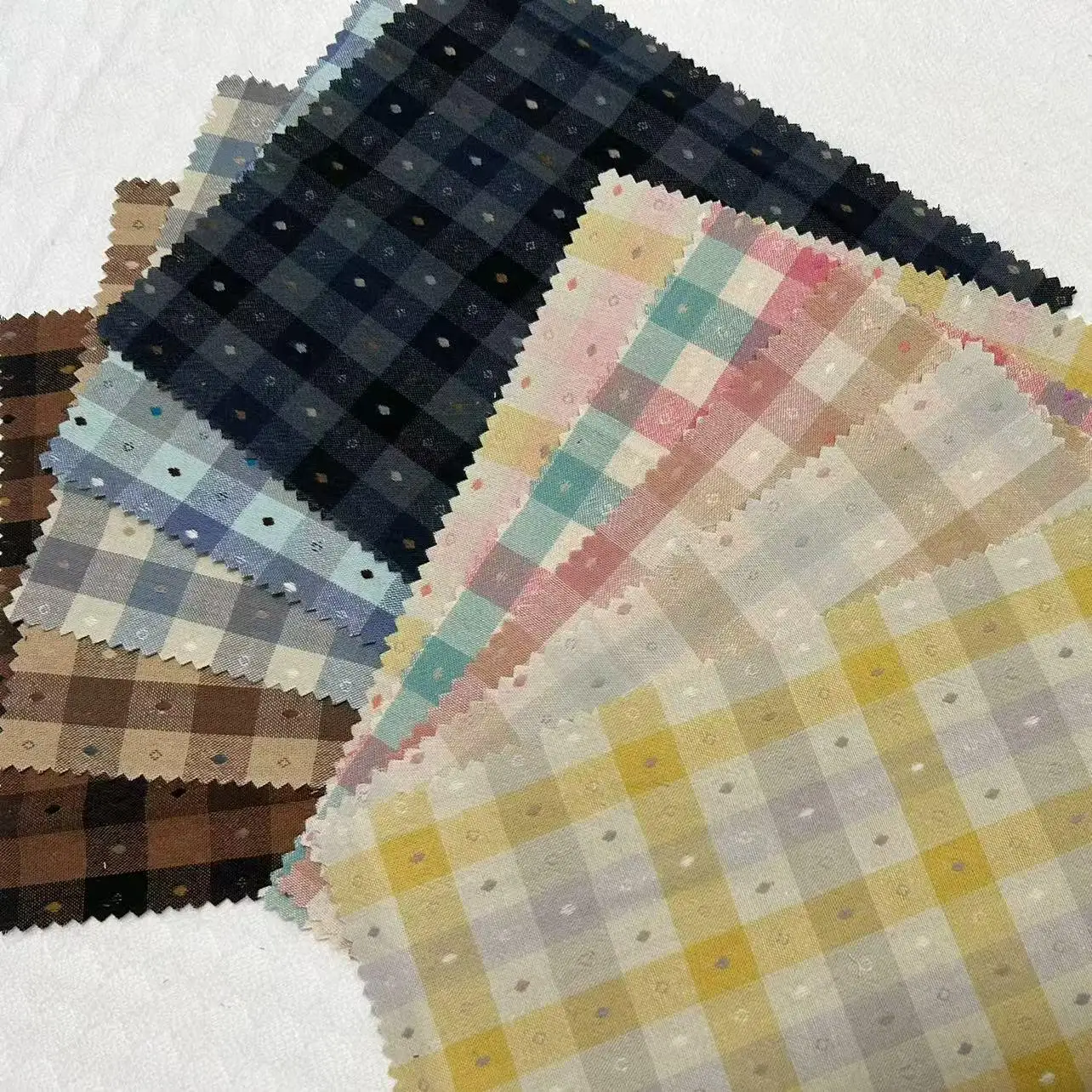 

A Set Of 22x16cm Handcrafted Diy Patchwork Baby Clothes And Bags Made Of 10-Color Woven Checkered Fabric