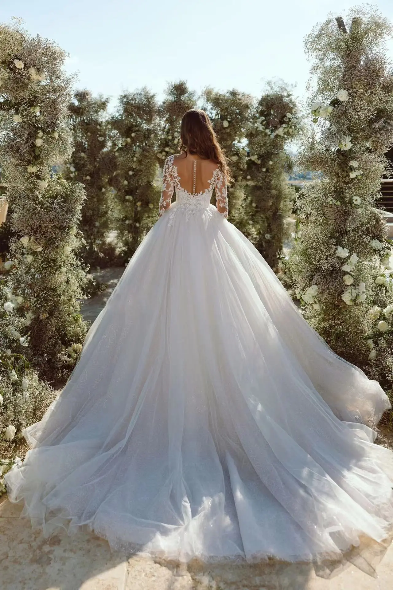 2026 New Exquisite V-Neck Long Train Long Sleeve Lace Wedding Dress Vestido de novia Vestido de noiva Customized