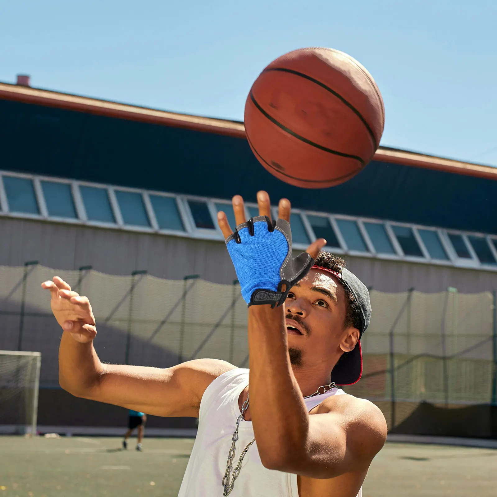 

Kids Basketball Handling Trainer Black Auxiliary Gloves Durable Material Adjustable Strap Ball Control Children Sports Training