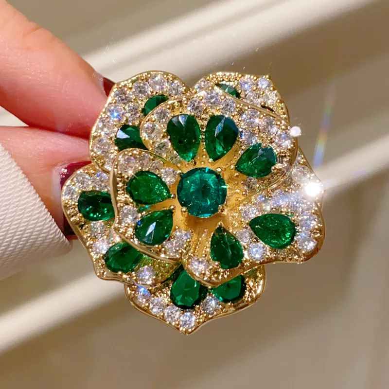 French Elegant Emerald Multi-layer Three-dimensional Five-petal Flower Brooch Luxury Micro-inlaid Zircon Corsage High-grade Pin