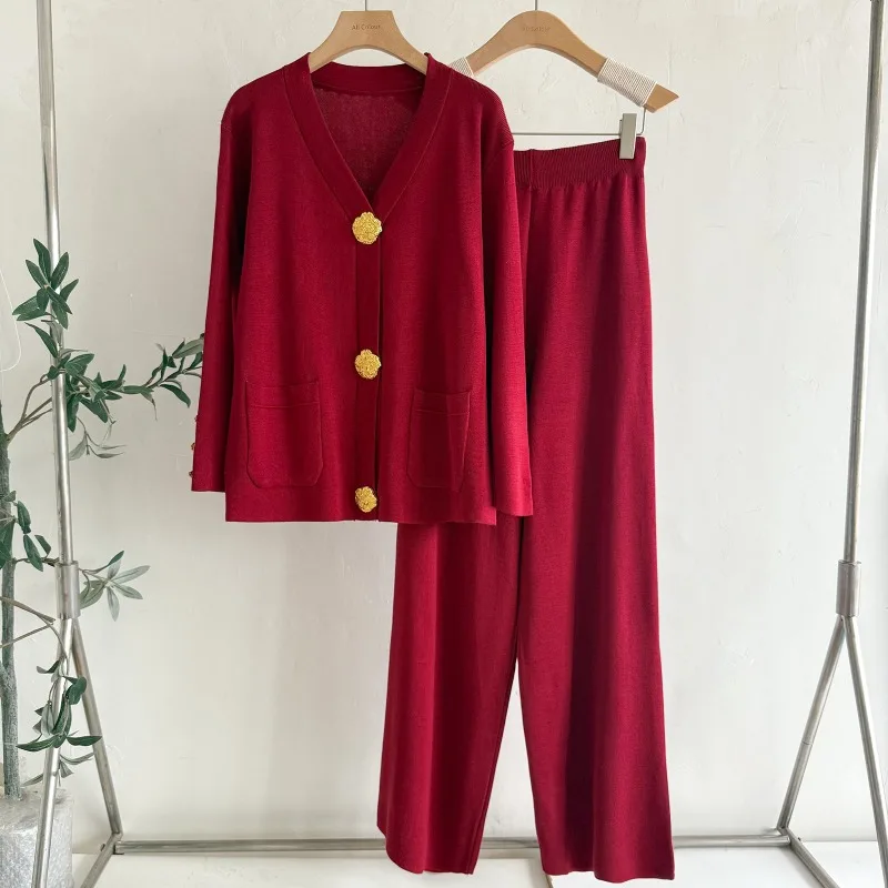 

Вязаный свитер с большими пуговицами, комплект из двух предметов, женский осень-зима 2025, новые свободные повседневные вязаные кардиганы, широкие брюки, модный костюм