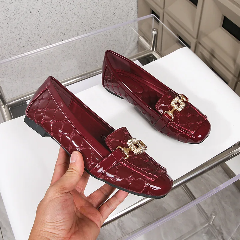 

Новинка весны 202, большие женские туфли на плоской подошве, универсальная повседневная женская обувь из лаковой кожи из мягкой кожи с квадратной головкой