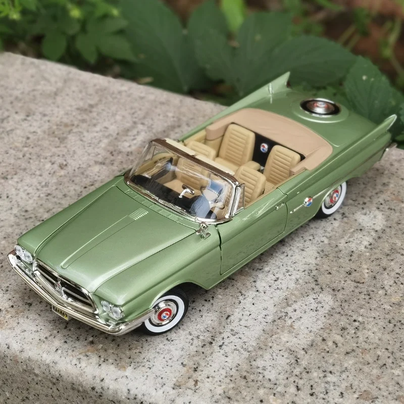 1:18 Chryslers 300FC 1960 Alloy Sports Car Model Diecast Metal Classic Retro Old Vehicle Car Model High Simulation Kids Toy Gift