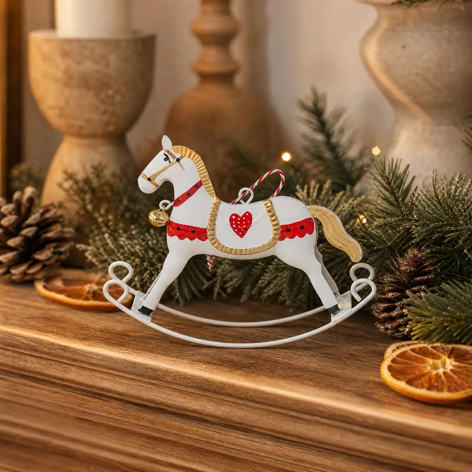 enfeite-de-natal-para-pendurar-na-arvore-em-forma-de-cavalo-de-balanco-de-ferro-com-acabamento-vintage-e-efeito-envelhecido-e-um-sino-para-decoracao-natalicia-da-casa