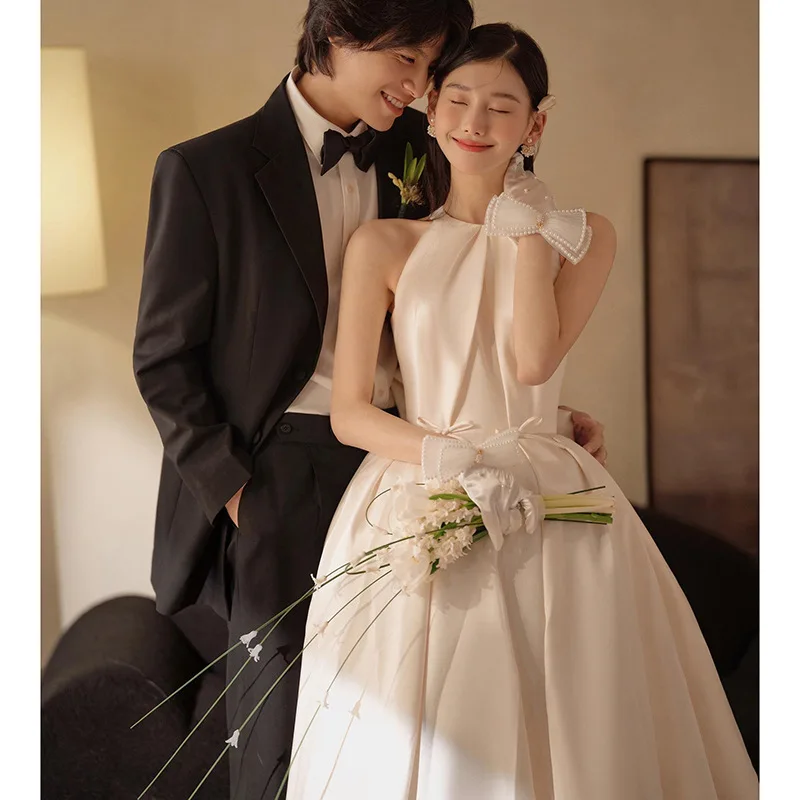 ブライダルサテンネックハンギングウェディングドレスフレンチオフショルダーレトロスタイルシンプルウェルカムバンケットトレーリングアウトベールカスタマイズ