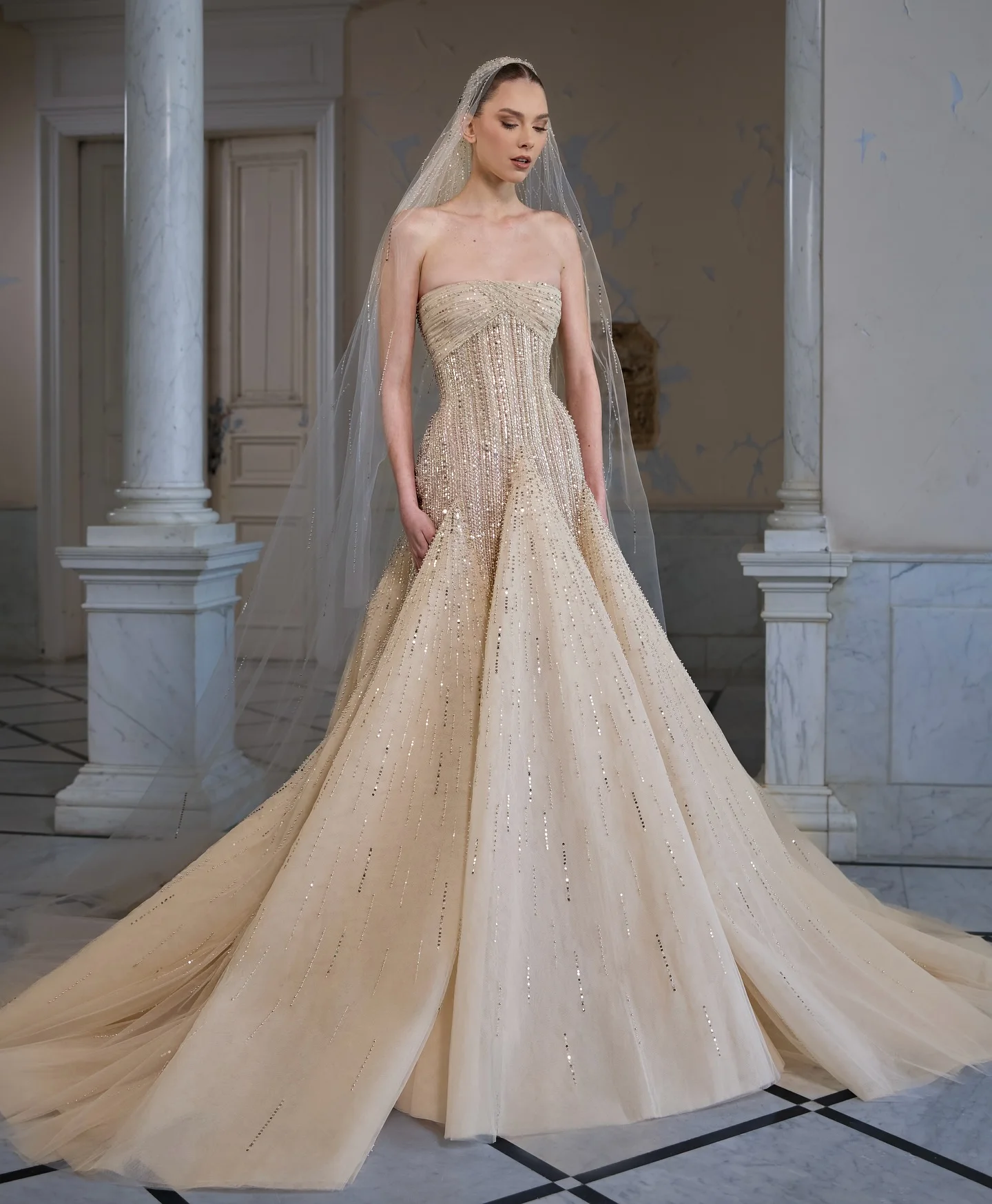 ชุดราตรีแบบมีเชือกผูกไหล่ทรงนางเงือกแบบสั่งตัดได้ แฟชั่นชุดราตรีหรูหราสำหรับคนดัง ชุดออกงานที่ออกแบบตามสั่งทันสมัย