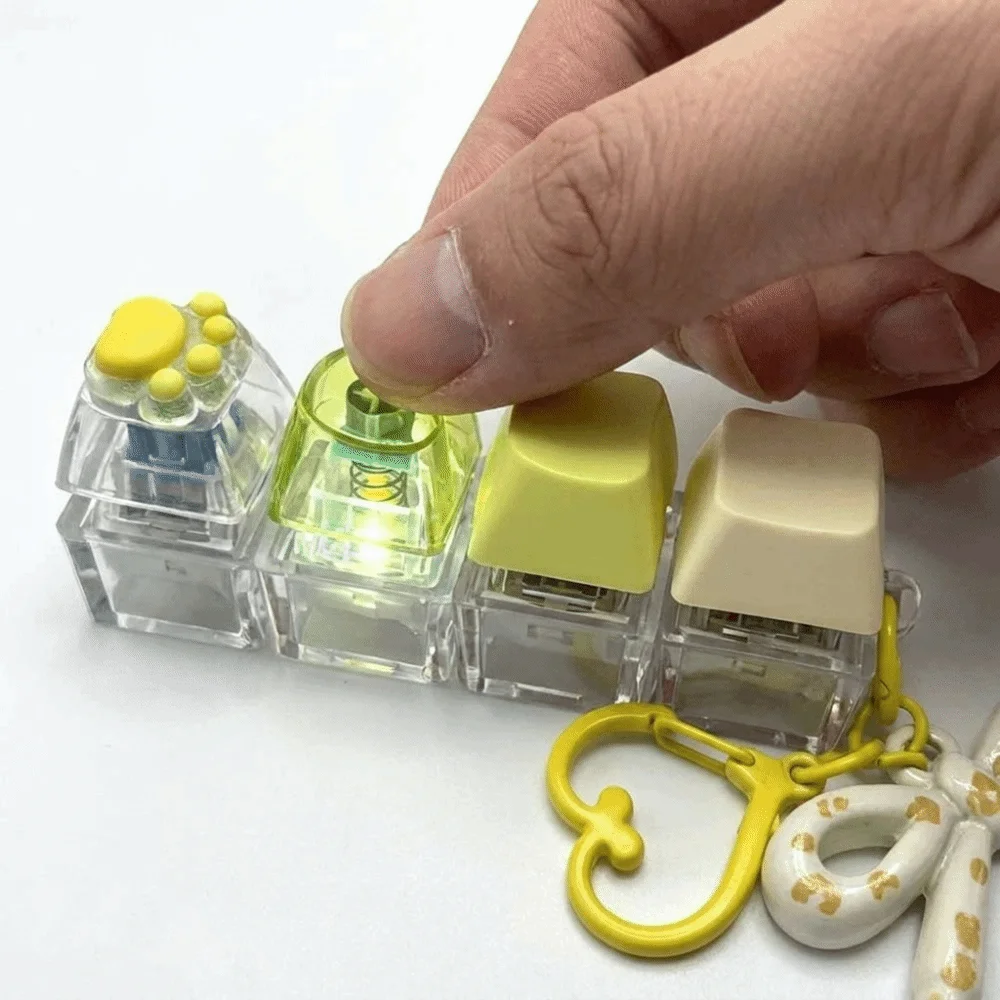 Colorful 4-Button Keyboard Keychain Creative Clickable Button Decompression Portable Fingertip Clicker Student Gift
