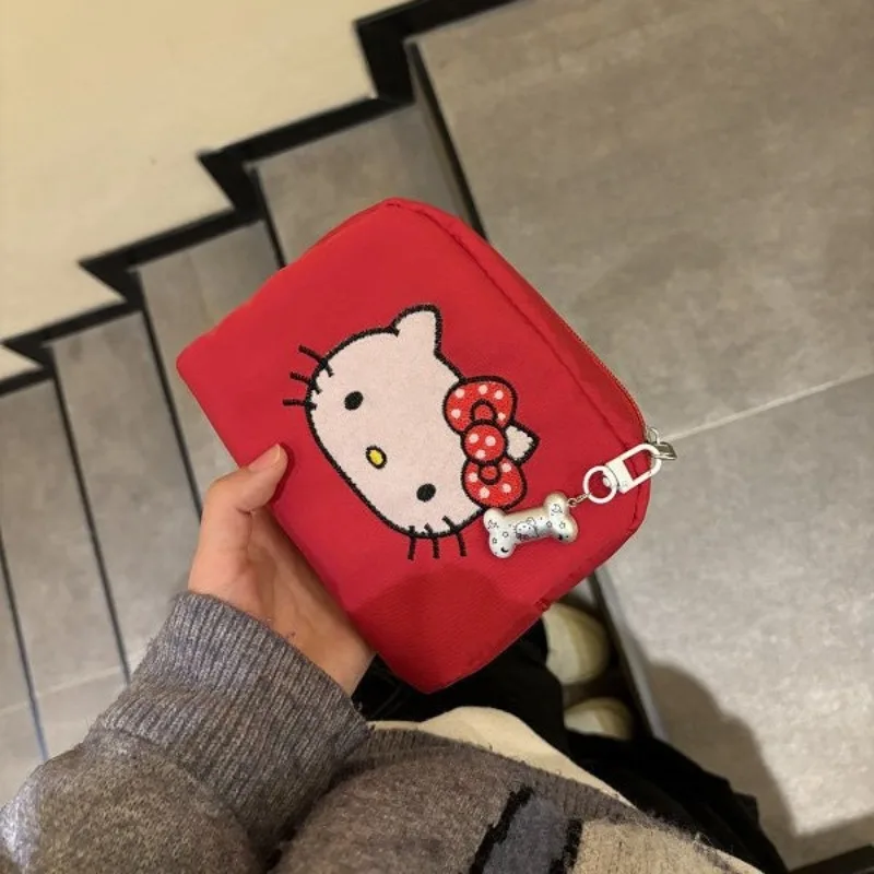 مرحبا كيتي حقيبة صغيرة المرأة حقيبة مستحضرات التجميل Kawaii حقيبة مستحضرات تجميل الكرتون المرأة حقيبة أدوات الزينة المطرزة أحمر الشفاه كيس التخزين