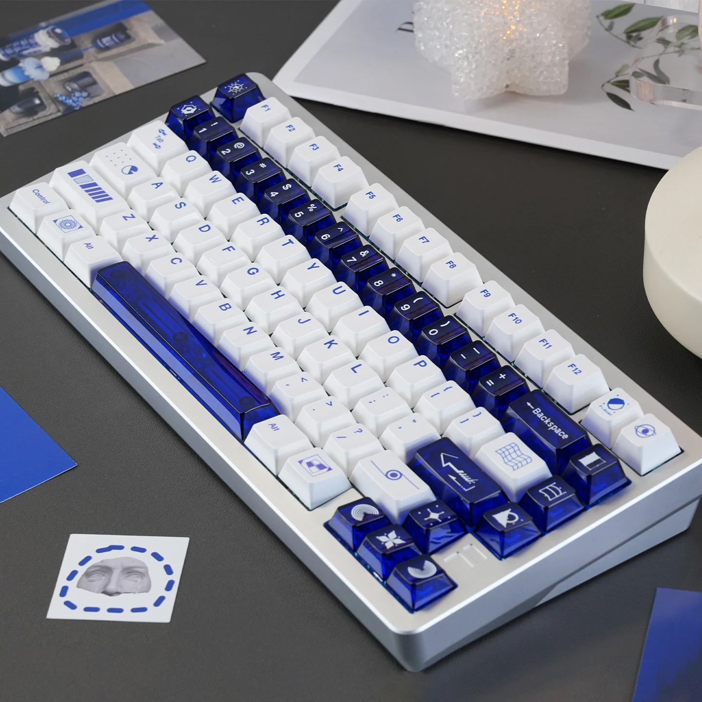 คีย์แคปสีขาวน้ำเงินสไตล์มินิมอ - Retro Gaming Keycaps บทวิจารณ์และราคา