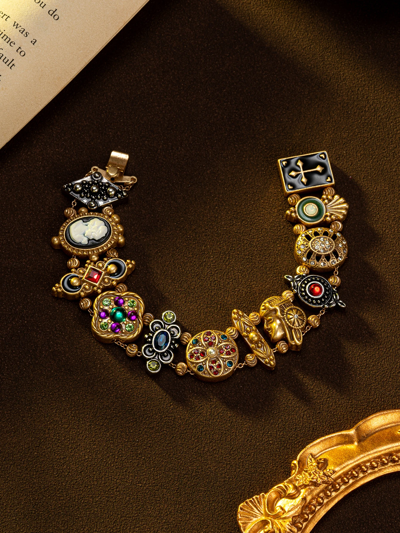 1 Vintage Multi-Element Geometric Flower and Portrait Poker Card Bracelet Suitable for Women's Daily Wear, Gift, or Party Accessory