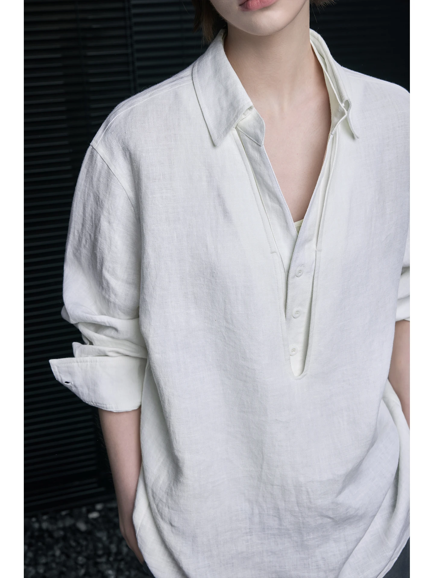 

White Linen V-Ne irt Women's Loose Fit Street Sle Spring 2026 New Arrival Simple Design Fake Two-Piece Long Sve