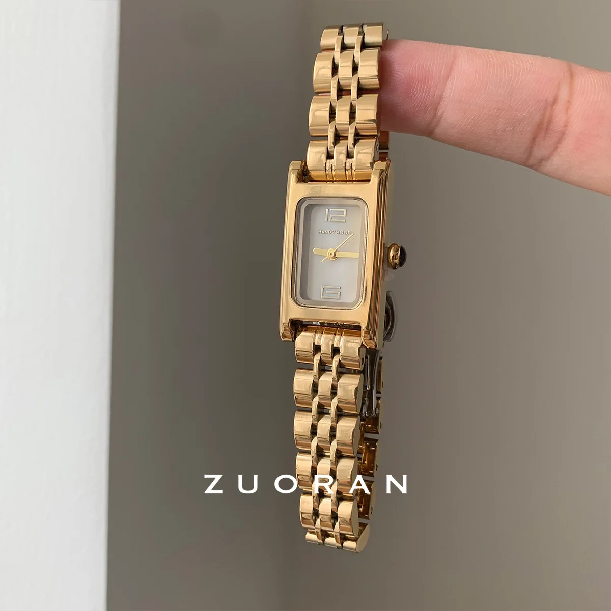 

Elegant women's watch, exquisite square bracelet, sophisticated quartz watch, perfect for commuting, a gift for women.