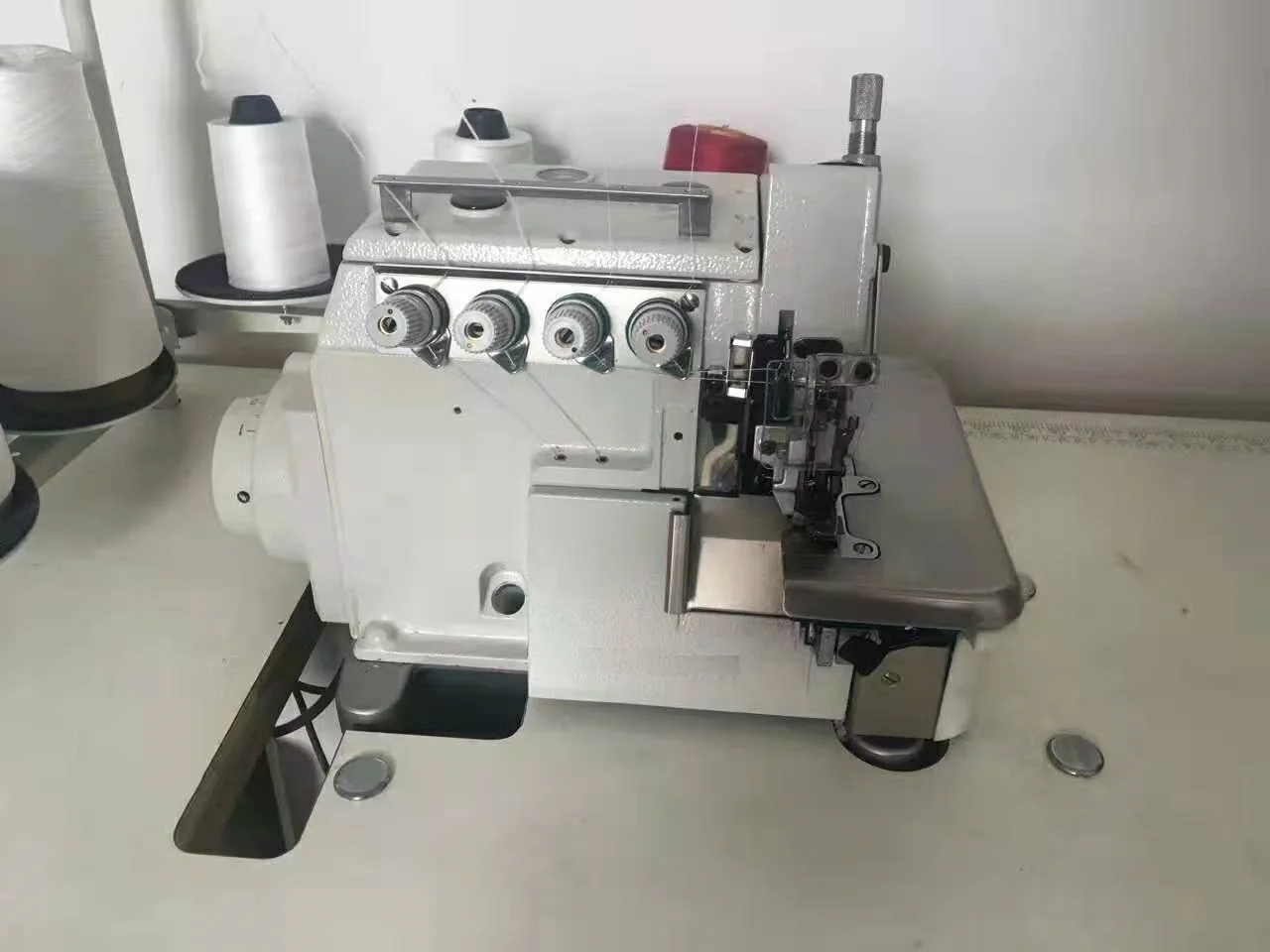 QS-5200DL-5-UTW السيارات المتقلب السيارات القدم رافع اليد اليسرى 5 موضوع السيارات وظيفة الاوفرلوك ماكينة خياطة