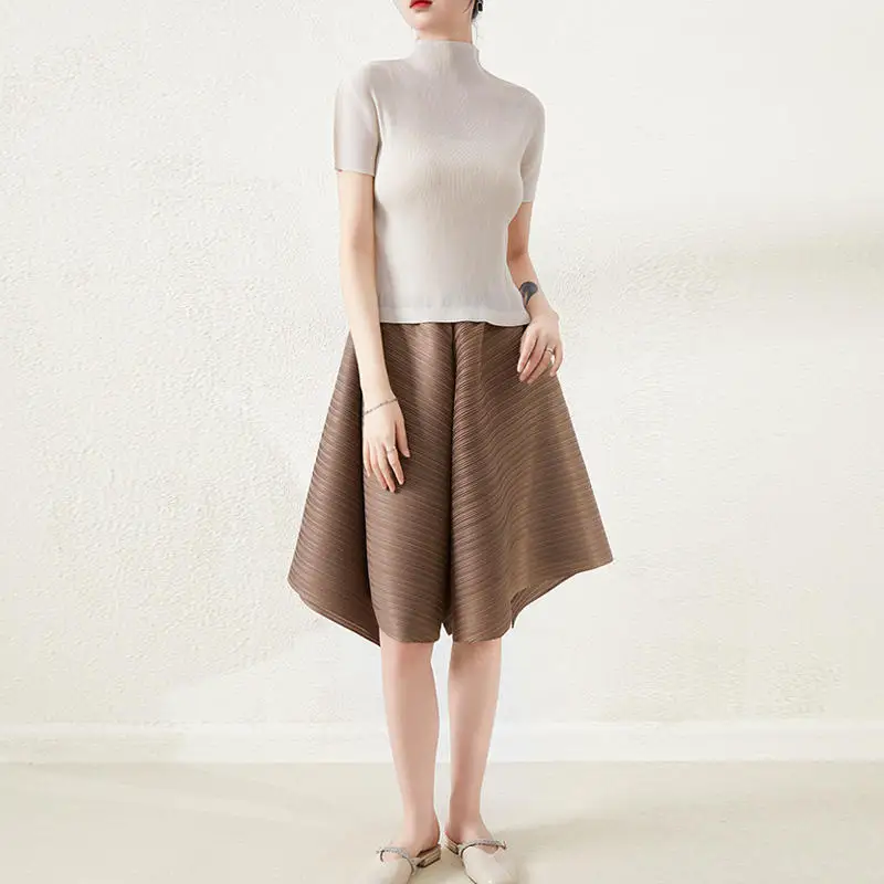 2025 Summer New Miyake Pleated Shorts Women's Pants Wide Leg Pants Short Large Size Loose Comfortable Women's Pants