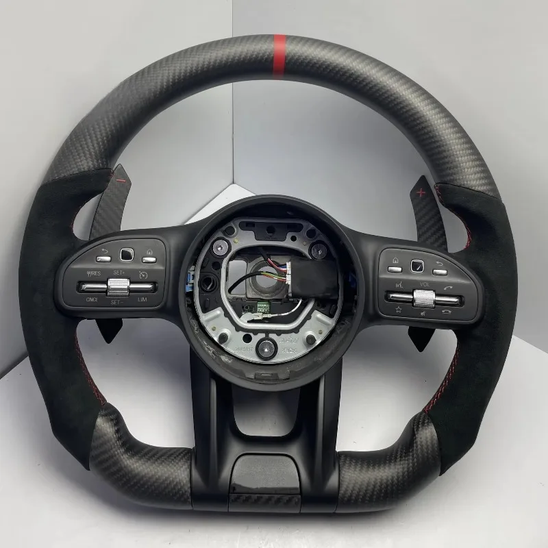 

Универсальный автомобильный руль с кожаной отделкой для всех моделей, обеспечивающий роскошь и комфорт.