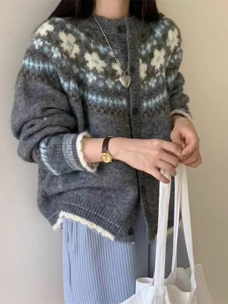 

2025 New Women's Autumn Winter Knitted Sweater Vintage O-neck Jacquard Weave Korean Style Cardigan Loose Lazy Knitwear Coat Tops