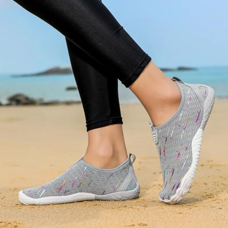 アクアシューズ通気性速乾ノンスリップウォーターシューズ女性用ビーチウェーディングシューズ釣りジムシューズ