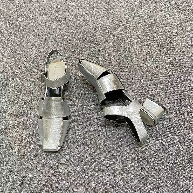 Scarpe da donna di fascia alta di lusso con tacco alto caratteristiche Casual scarpe singole con tacco spesso PU scarpe da donna con tacco medio 2022