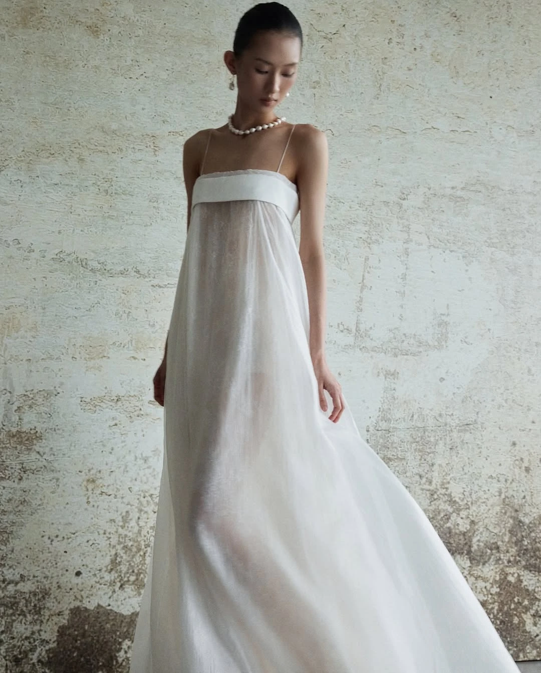 Elegant Women's White Chiffon Maxi Dress with Thin Straps Wedding Party Evening Wear Long Flowy Skirt Sheer Ladies Summer Dress