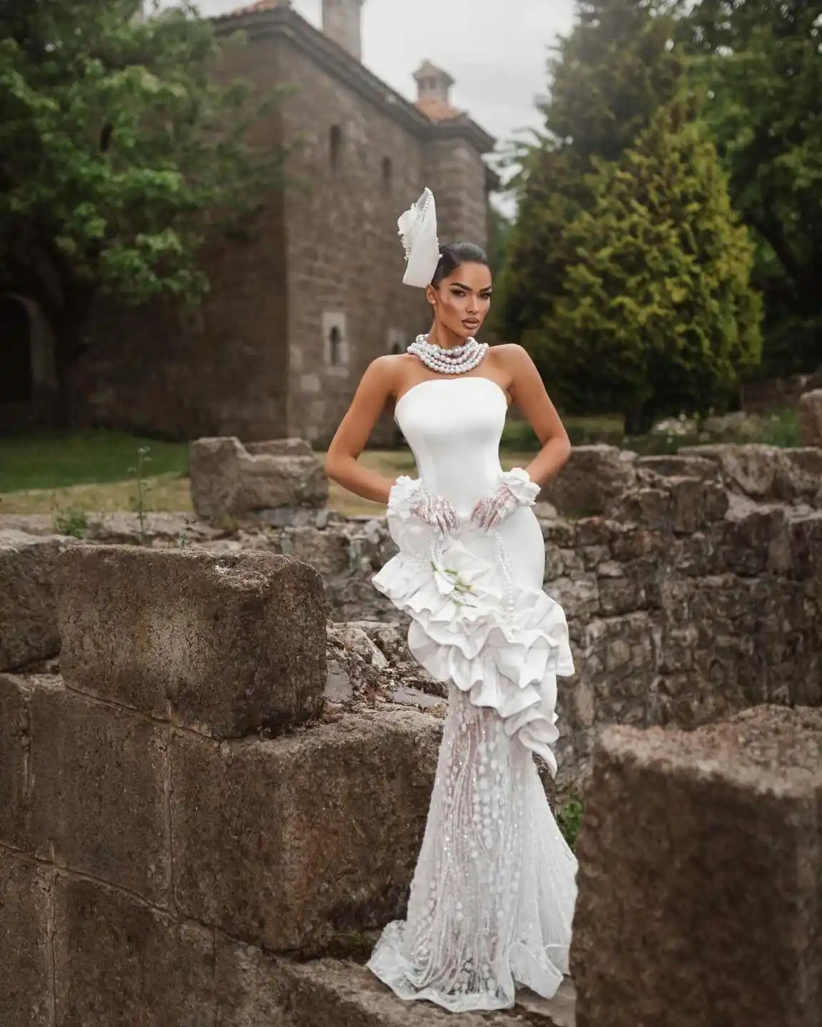 Vintage Wedding Dresses Appliques Flowers Satin Strapless Special Design Bridal Gowns Vestidos De Novia Customized