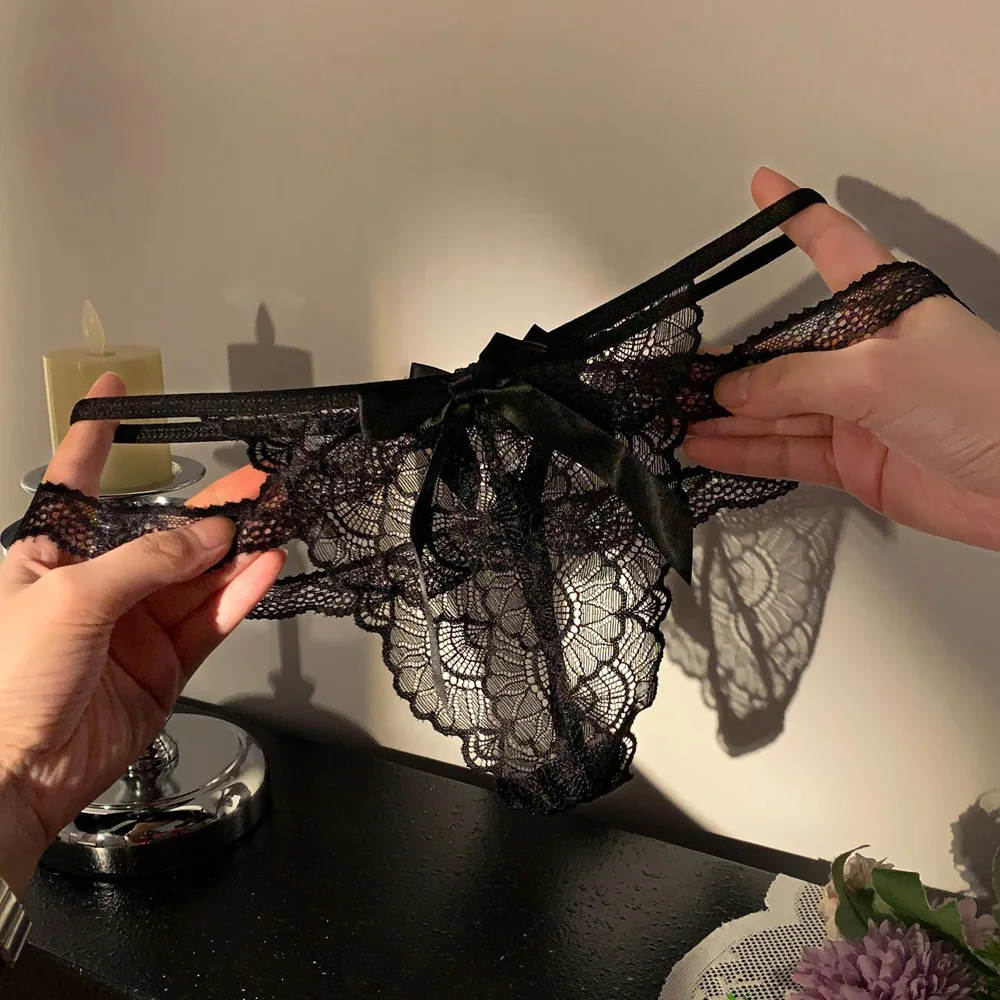 Dámské sexy krajkové tanga s nízkým pasem, prodyšné, bezešvé, hladké a měkké spodní prádlo, s mašlí a detailem mašle - náhled 2